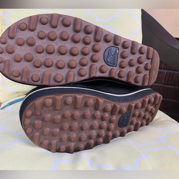 Sorel waterproof winter boots 10 - Picture 3 of 3